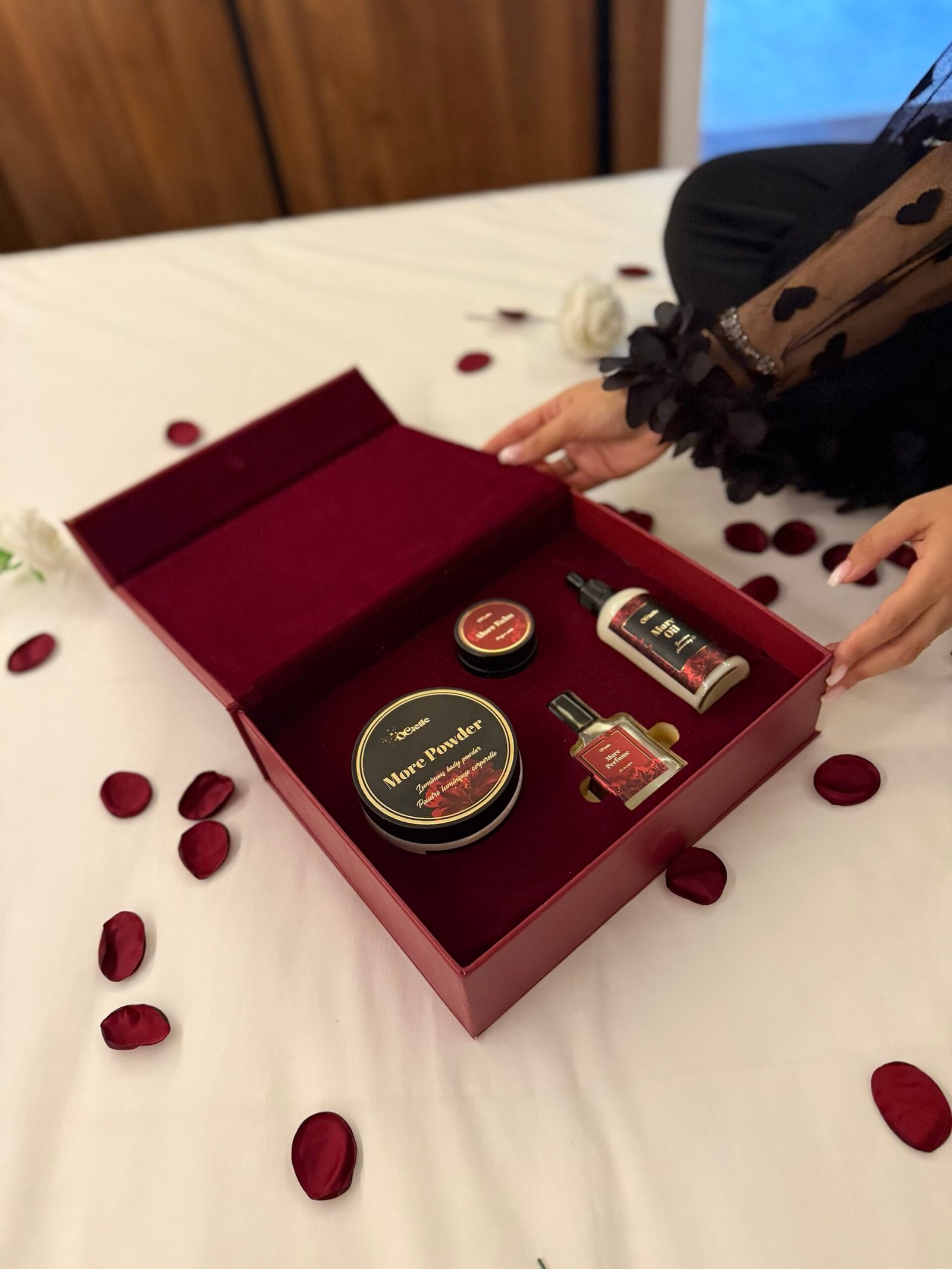 "More Amore" مجموعة